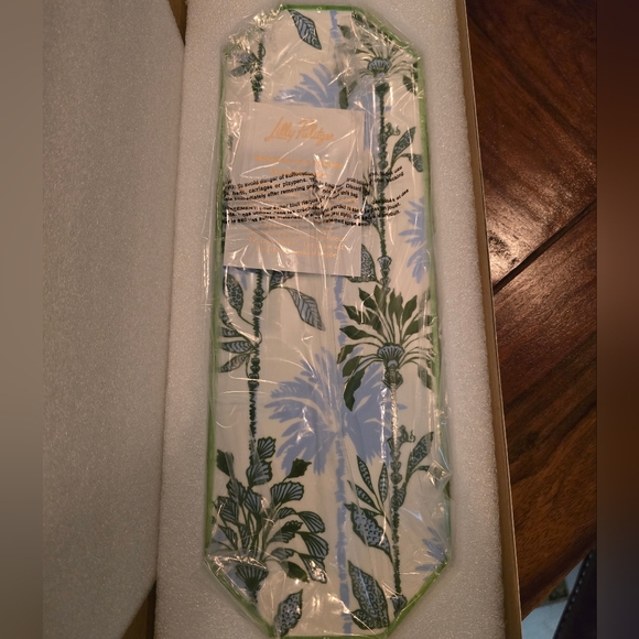 Lilly Pulitzer Green and Blue Dining Bar Set - Picture 4 of 6